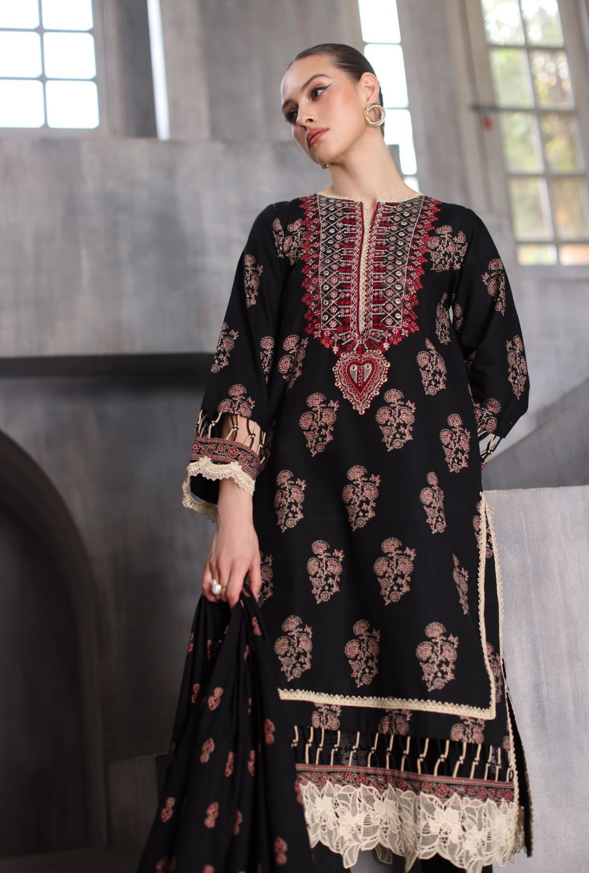 Gul Ahmed 3-Piece Printed Khaddar Suit with Embroidered Neckline – K-62076